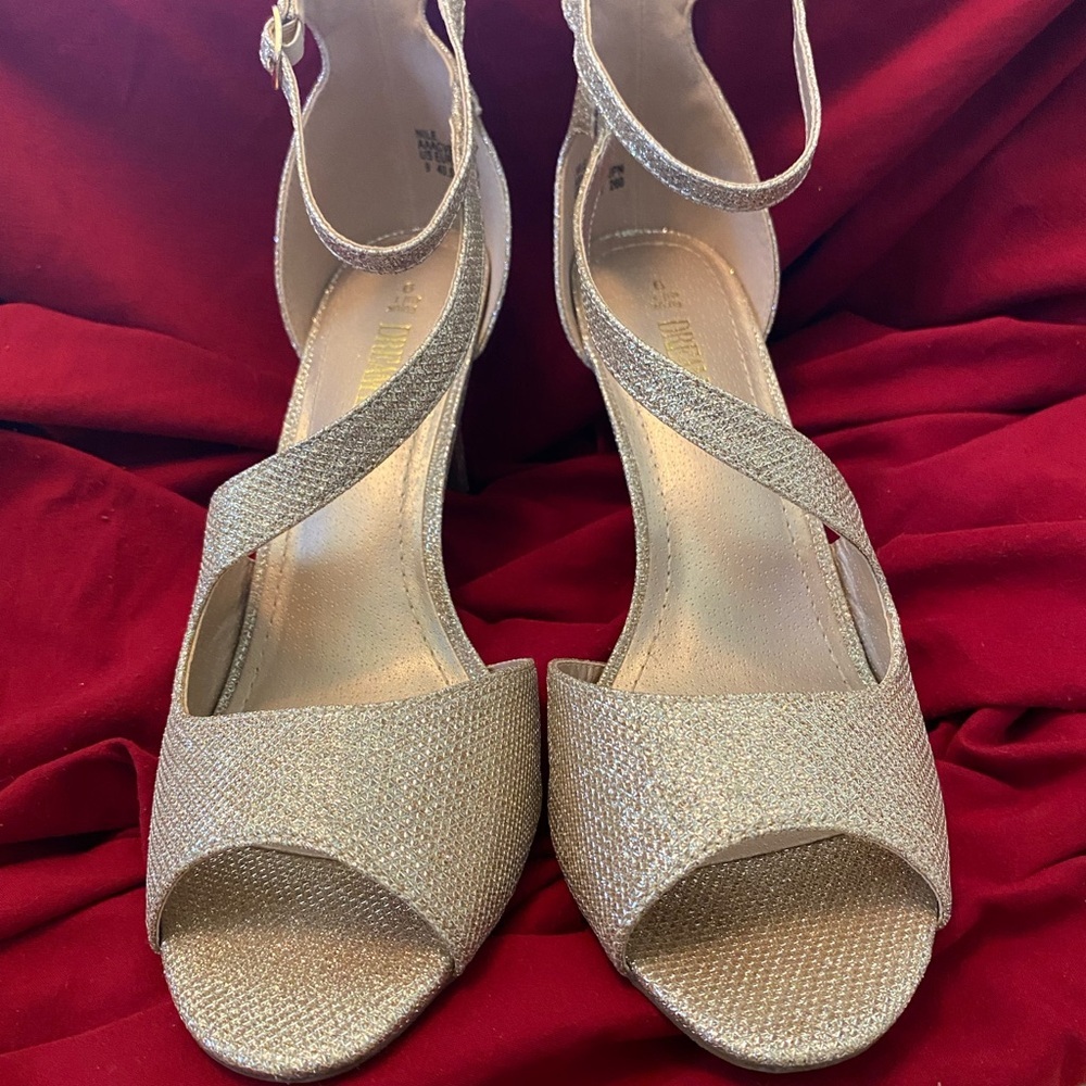 Dream Pairs Gold Strappy Open-Toe Heels. They are a size 9 and worn one time. - Picture 4 of 9